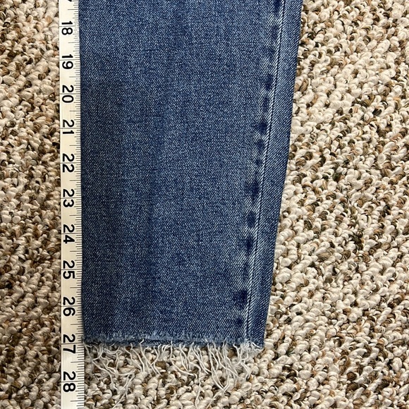HOLLISTER Ultra High Rise Mom Jean Size 24/27 - Picture 9 of 9
